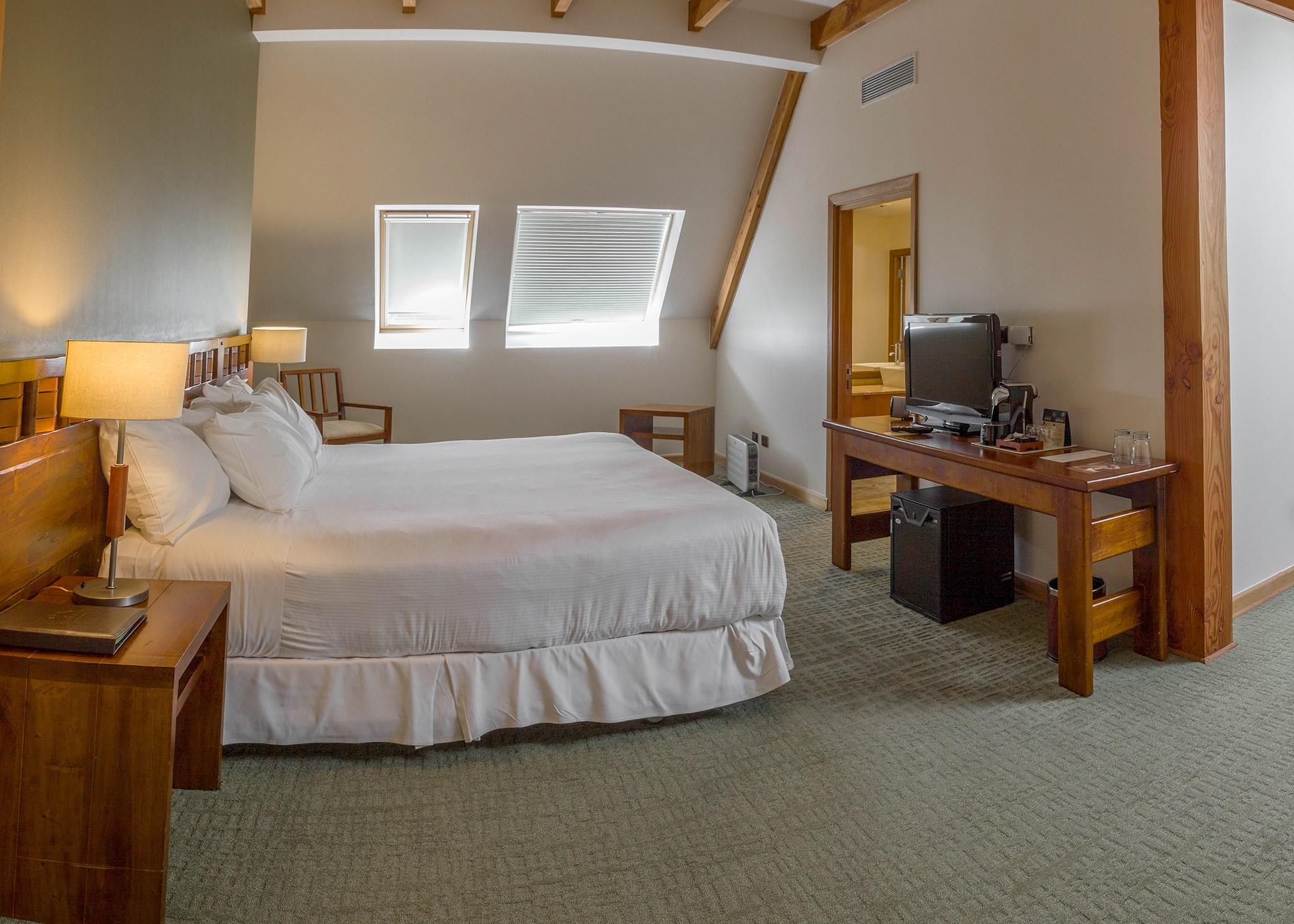 Wyndham Puerto Varas Pettra Exteriör bild A room at the Inn at the Opera