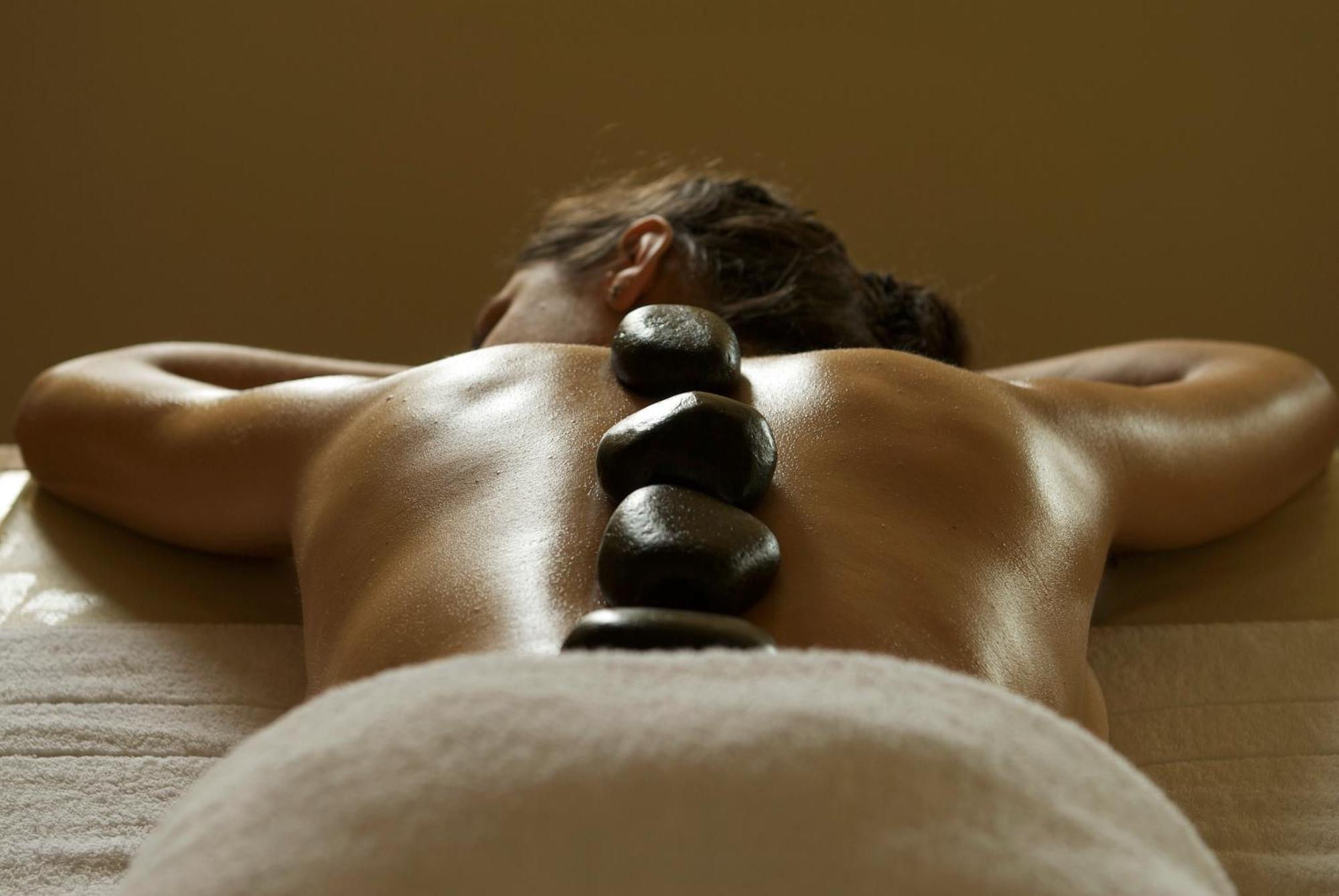 Wyndham Puerto Varas Pettra Exteriör bild Hot stone massage