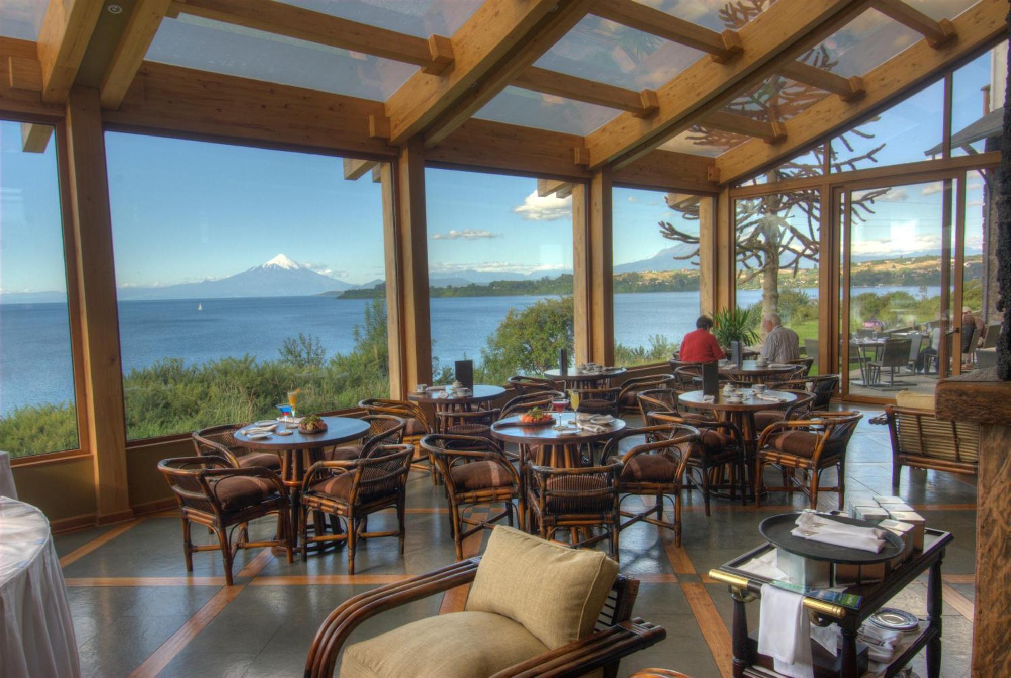 Wyndham Puerto Varas Pettra Exteriör bild Restaurant at the hotel