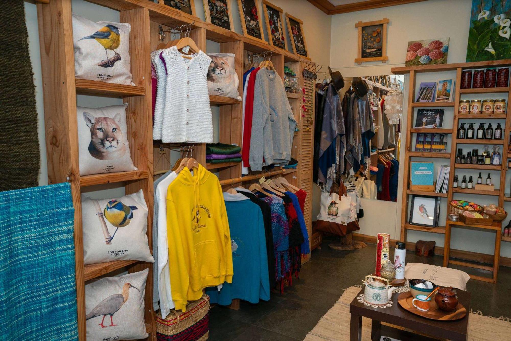 Wyndham Puerto Varas Pettra Exteriör bild The Nature Shop at the National Aviary