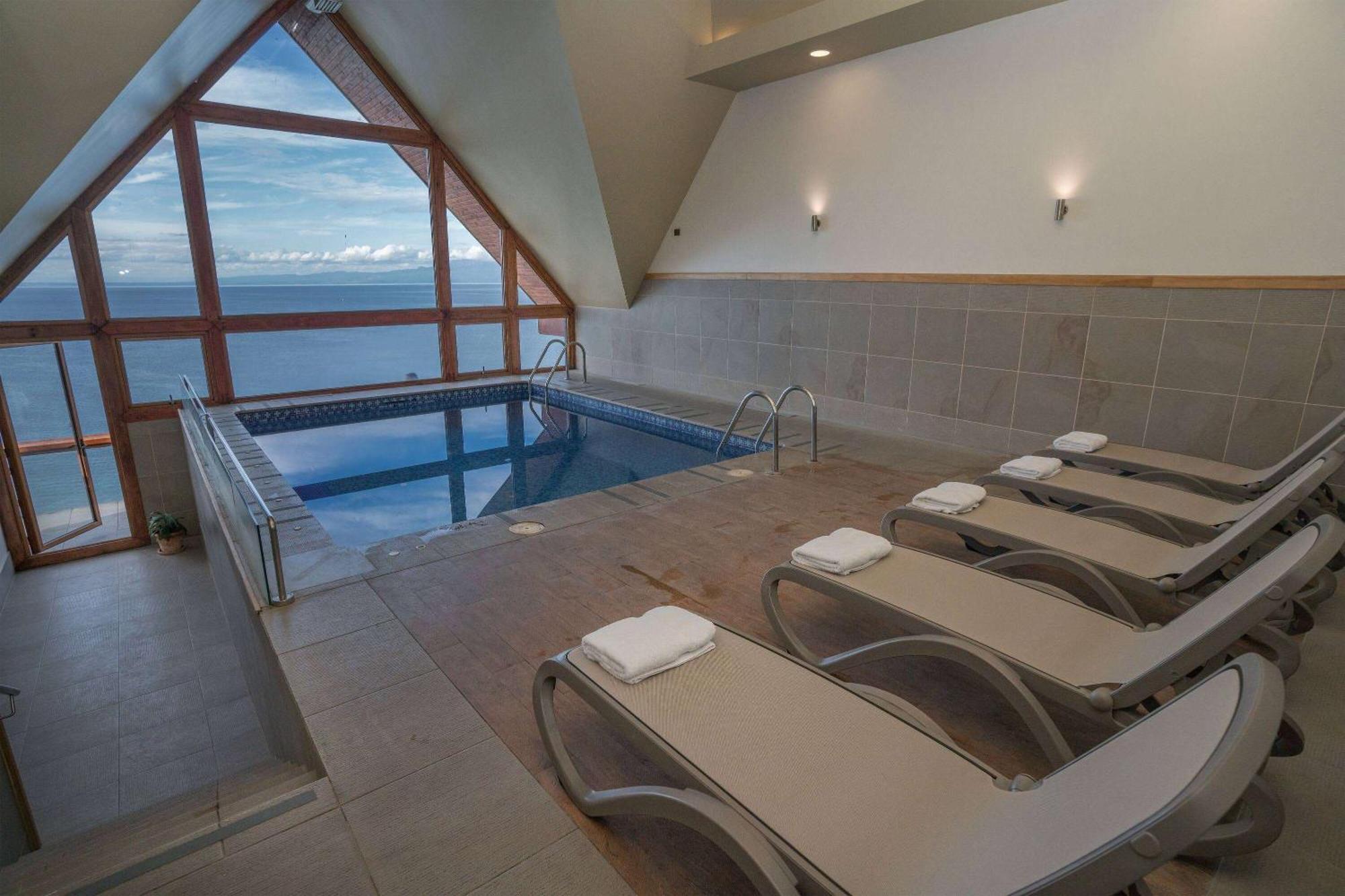 Wyndham Puerto Varas Pettra Exteriör bild The spa at the Hotel