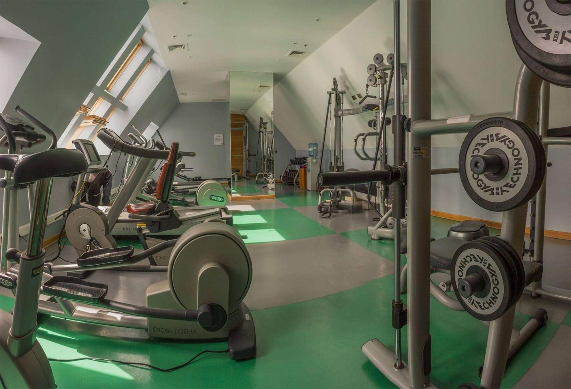 Wyndham Puerto Varas Pettra Exteriör bild The gym at the University of Roehampton