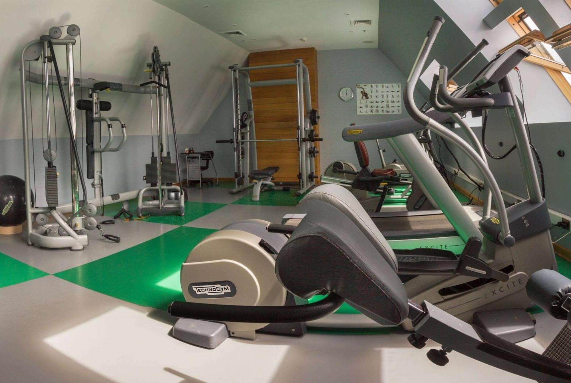 Wyndham Puerto Varas Pettra Exteriör bild A gym in the UK